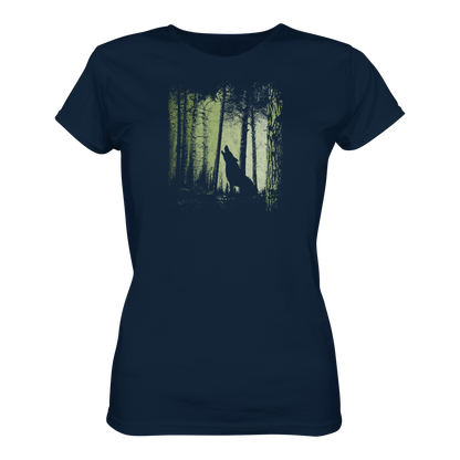 Einsamer Wolf im Zwielicht Wald  - Ladies Organic Shirt