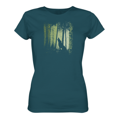 Einsamer Wolf im Zwielicht Wald  - Ladies Organic Shirt