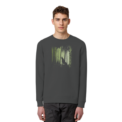 Einsamer Wolf im Zwielicht Wald  - Organic Basic Unisex Sweatshirt