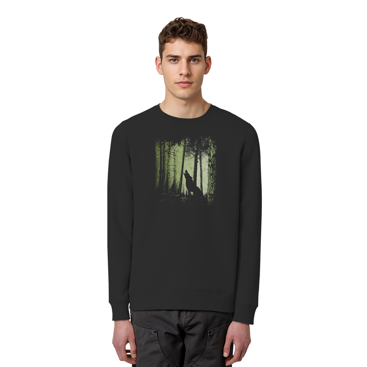 Einsamer Wolf im Zwielicht Wald  - Organic Basic Unisex Sweatshirt