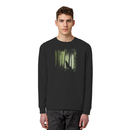 Einsamer Wolf im Zwielicht Wald  - Organic Basic Unisex Sweatshirt