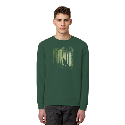 Einsamer Wolf im Zwielicht Wald  - Organic Basic Unisex Sweatshirt
