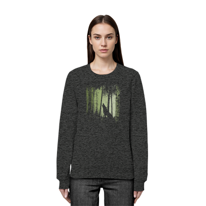 Einsamer Wolf im Zwielicht Wald  - Organic Basic Unisex Sweatshirt