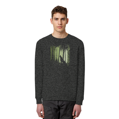 Einsamer Wolf im Zwielicht Wald  - Organic Basic Unisex Sweatshirt