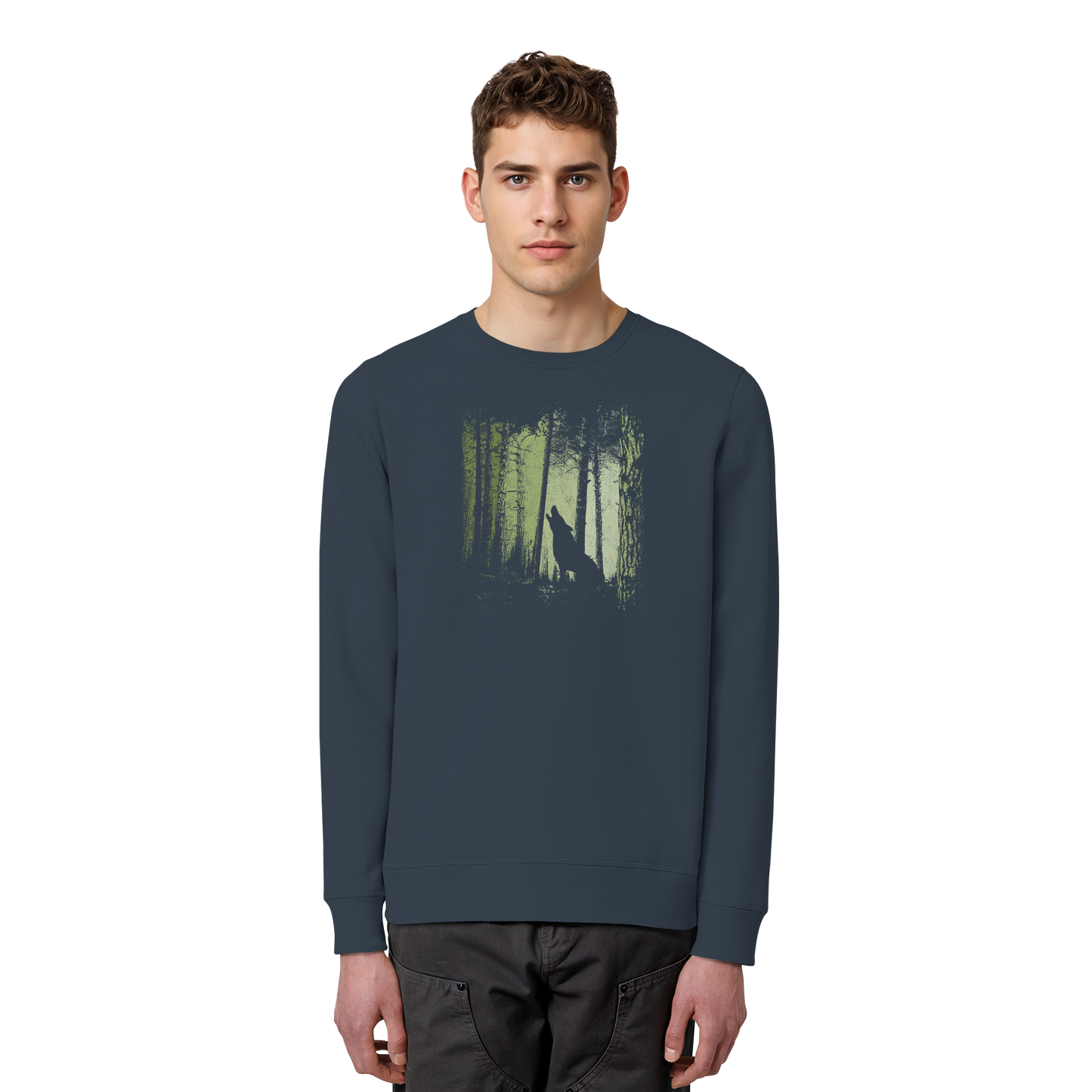 Einsamer Wolf im Zwielicht Wald  - Organic Basic Unisex Sweatshirt