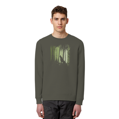 Einsamer Wolf im Zwielicht Wald  - Organic Basic Unisex Sweatshirt