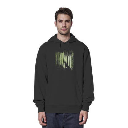 Einsamer Wolf im Zwielicht Wald  - Organic Hoodie