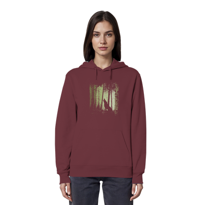 Einsamer Wolf im Zwielicht Wald  - Organic Hoodie