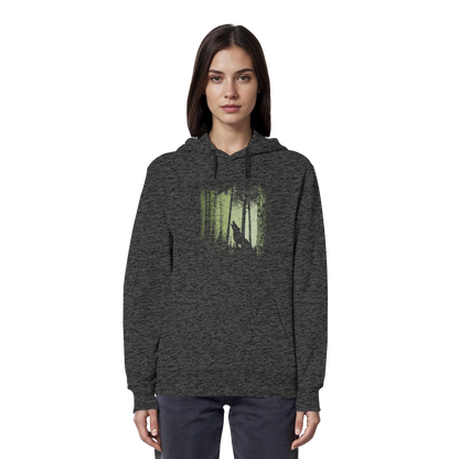 Einsamer Wolf im Zwielicht Wald  - Organic Hoodie
