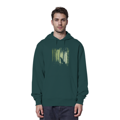 Einsamer Wolf im Zwielicht Wald  - Organic Hoodie