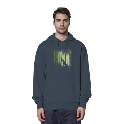 Einsamer Wolf im Zwielicht Wald  - Organic Hoodie