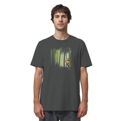 Comic Bär versteckt im Zwielicht Wald - Organic Shirt