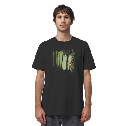 Comic Bär versteckt im Zwielicht Wald - Organic Shirt