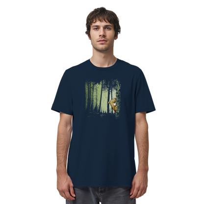 Comic Bär versteckt im Zwielicht Wald - Organic Shirt