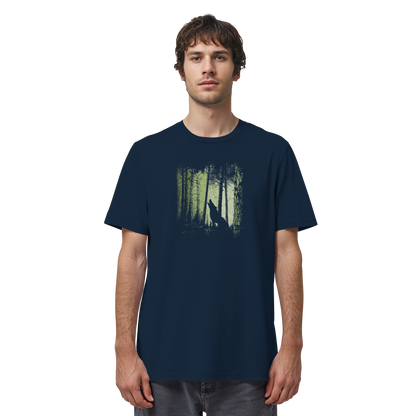 Einsamer Wolf im Zwielicht Wald  - Organic Shirt
