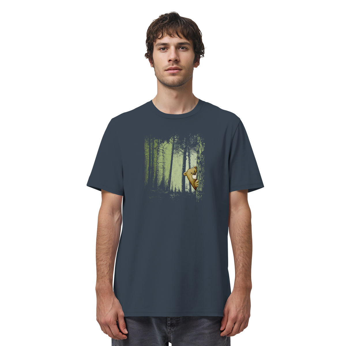 Comic Bär versteckt im Zwielicht Wald - Organic Shirt