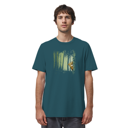 Comic Bär versteckt im Zwielicht Wald - Organic Shirt